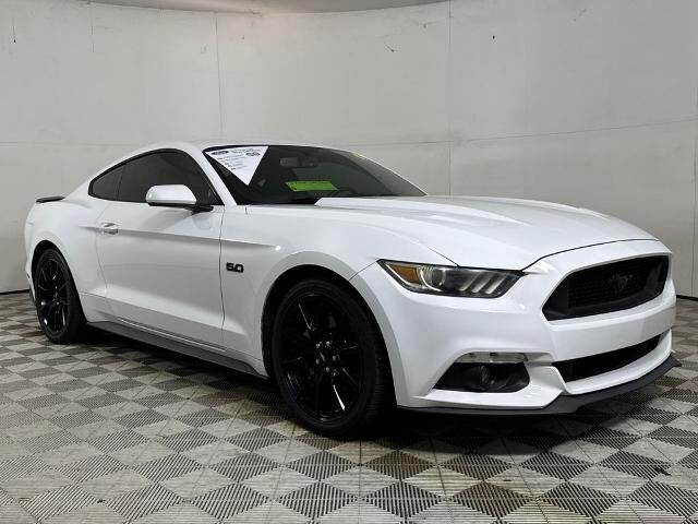 2017 Ford Mustang GT — photo 1 of 2