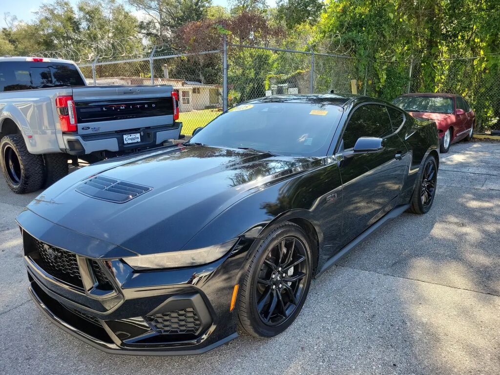 2025 Ford Mustang GT — photo 1 of 4