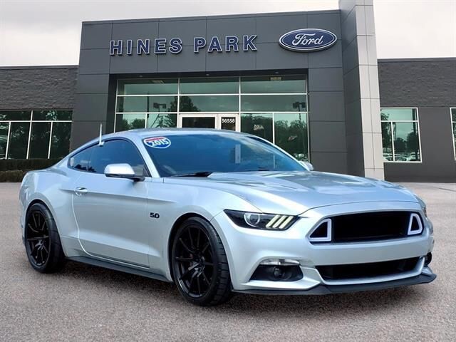 2015 Ford Mustang GT — photo 1 of 13