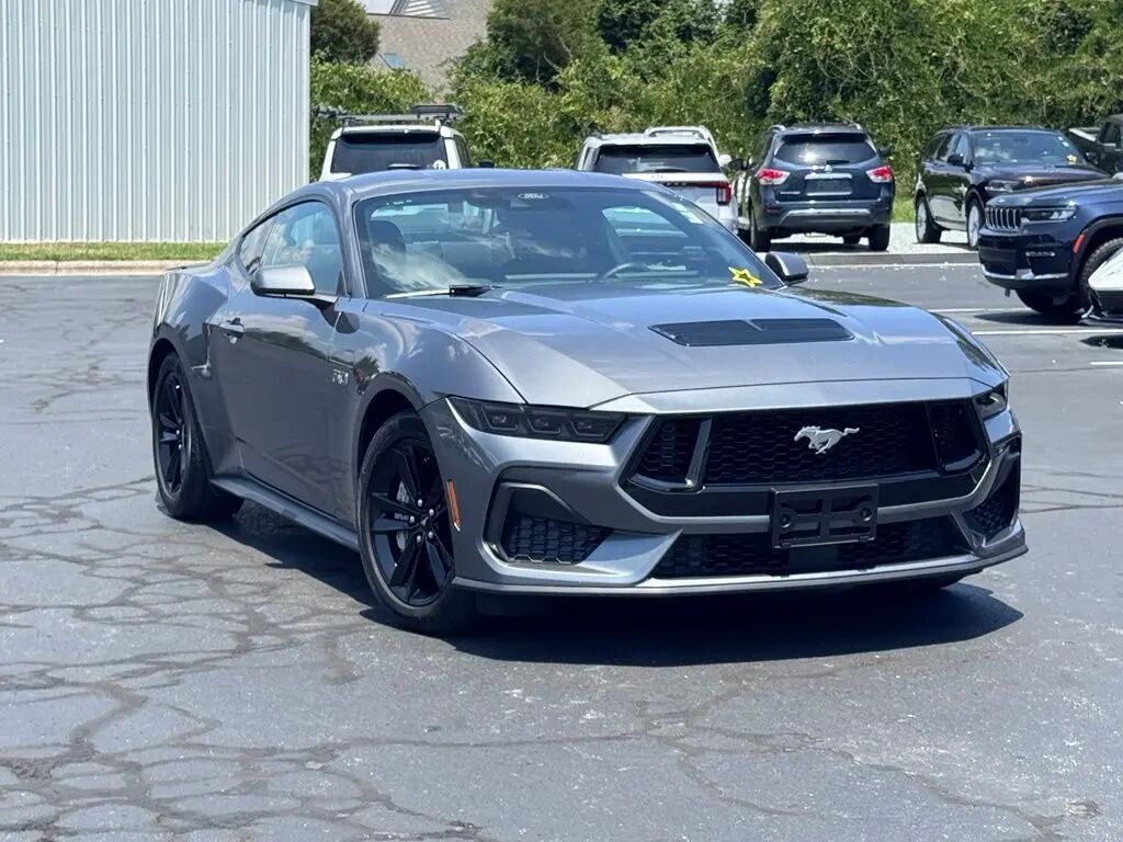2025 Ford Mustang GT — photo 1 of 13