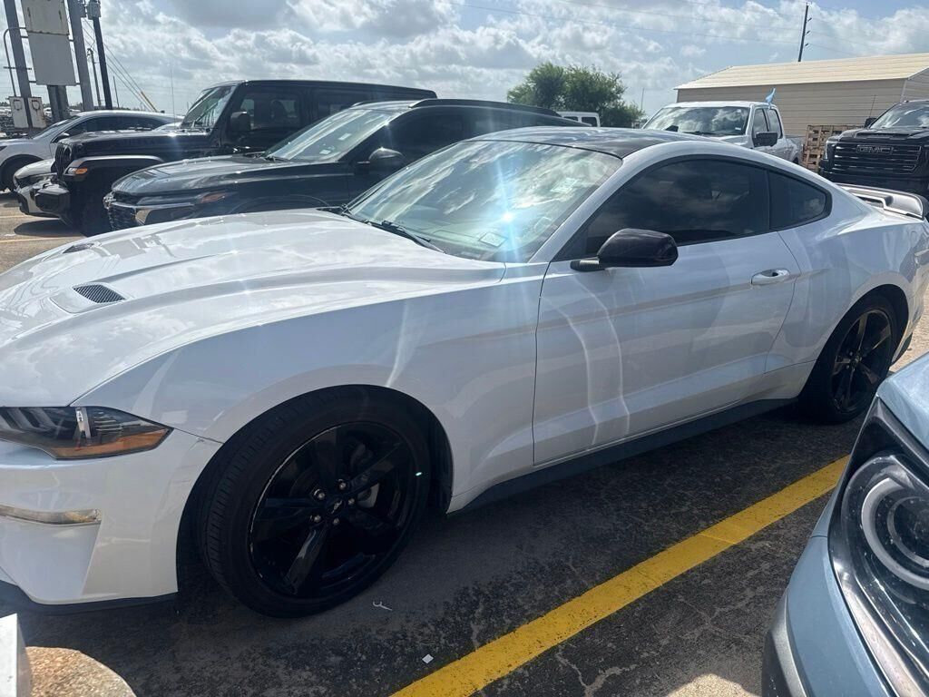 2022 Ford Mustang EcoBoost Premium — photo 1 of 3