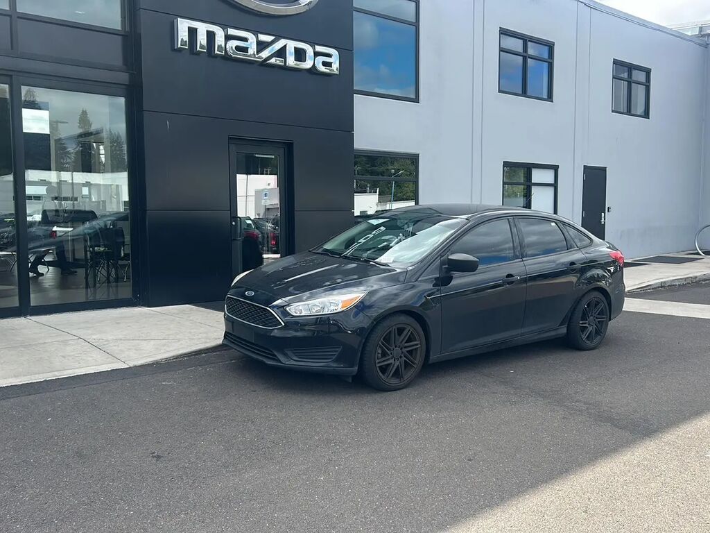 2017 Ford Focus S — photo 1 of 13