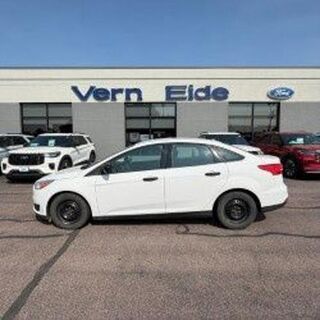 2018 Ford Focus S — photo 1 of 26