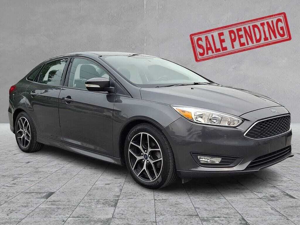 2016 Ford Focus SE — photo 1 of 2