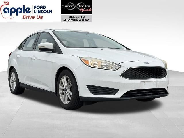 2016 Ford Focus SE — photo 1 of 36