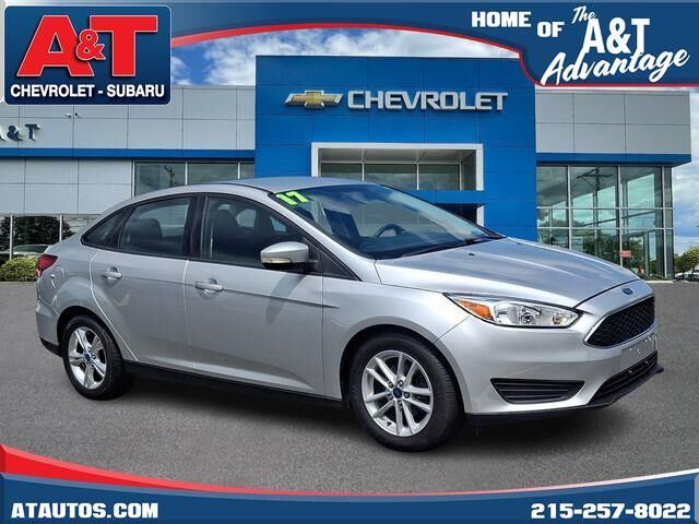 2017 Ford Focus SE — photo 1 of 26
