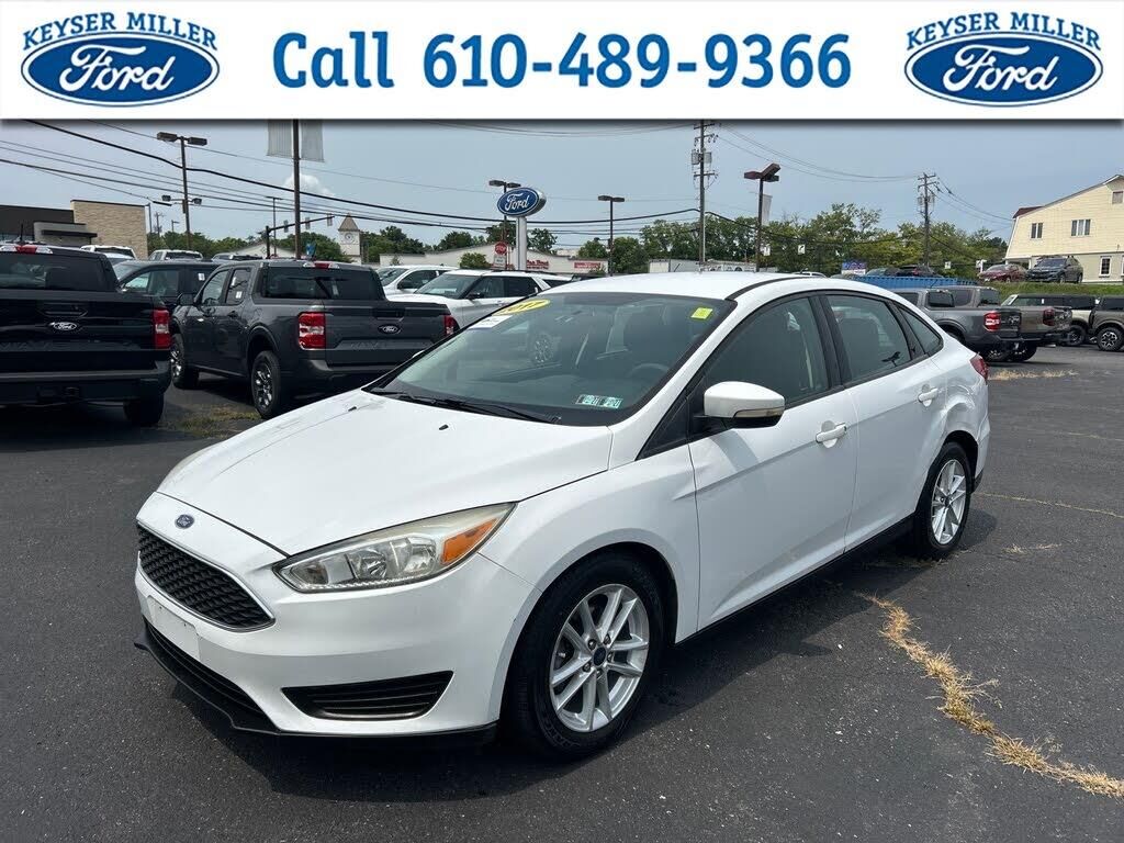 2017 Ford Focus SE — photo 1 of 2