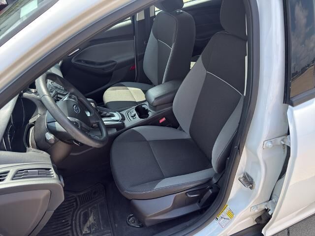 2013 Ford Focus SE — photo 1 of 8