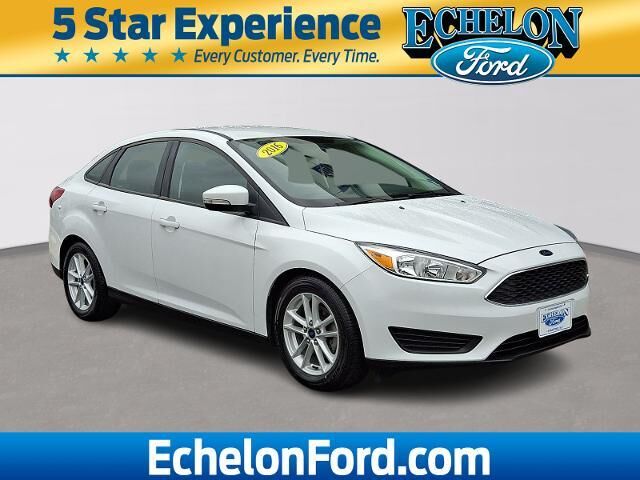 2016 Ford Focus SE — photo 1 of 13