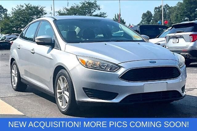 2017 Ford Focus SE — photo 1 of 46