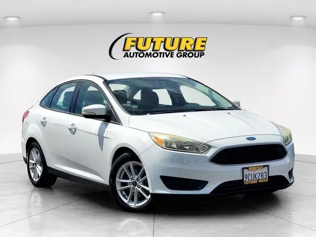 2016 Ford Focus SE — photo 1 of 18