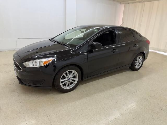 2018 Ford Focus SE — photo 1 of 13