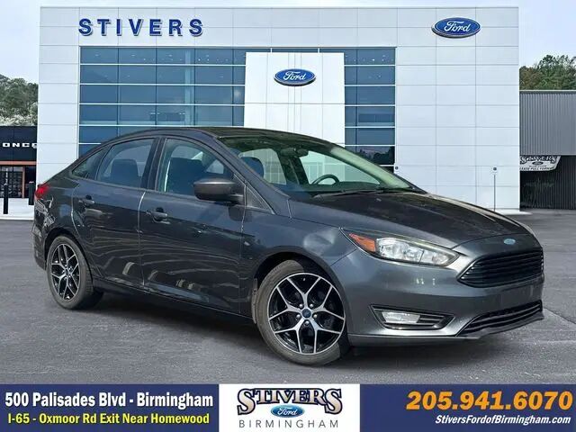 2018 Ford Focus SE — photo 1 of 13