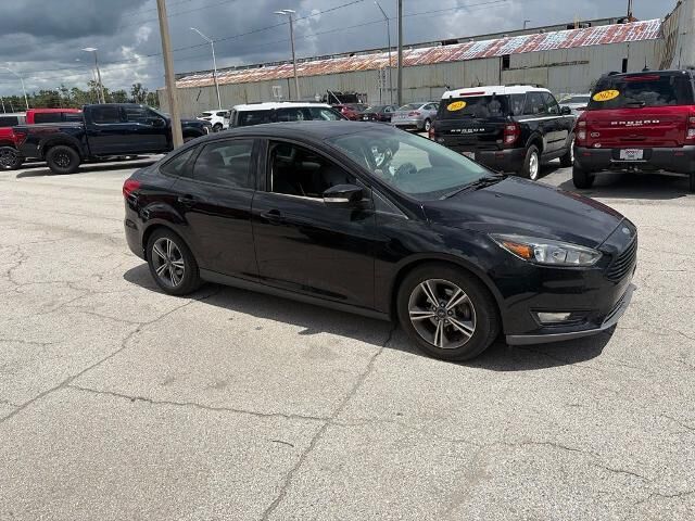 2016 Ford Focus SE — photo 1 of 4