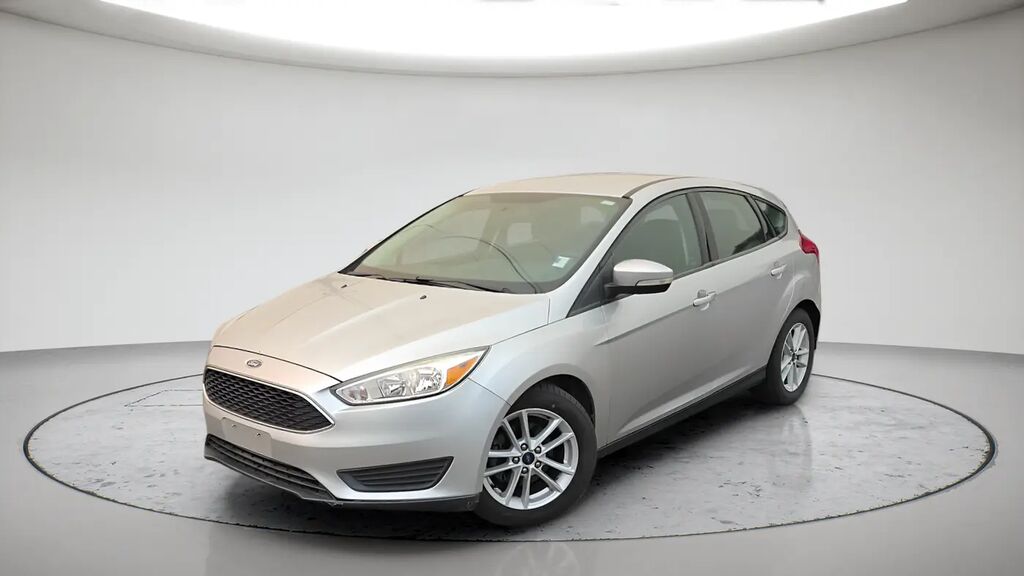 2017 Ford Focus SE — photo 1 of 31