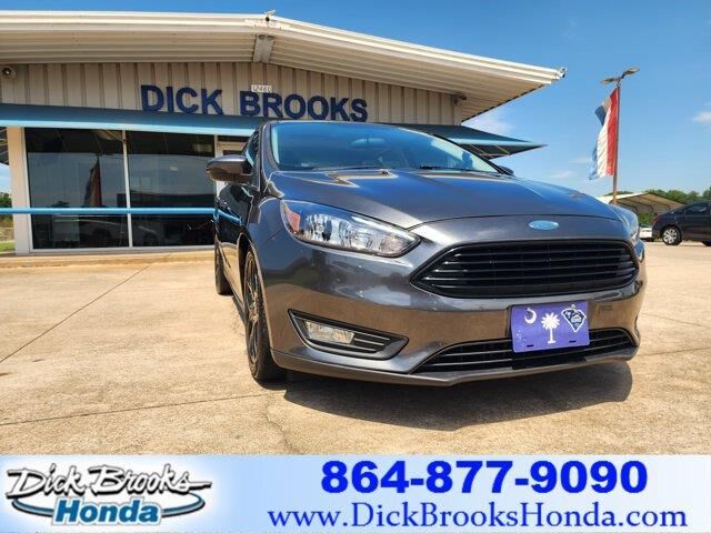 2016 Ford Focus SE — photo 1 of 13