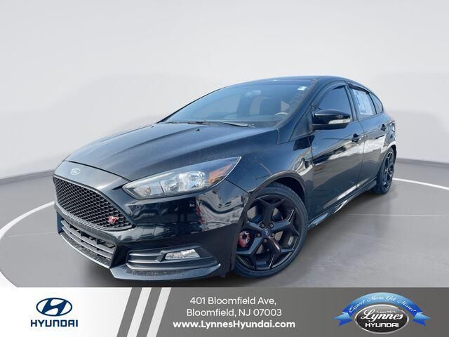 2016 Ford Focus ST — photo 1 of 13