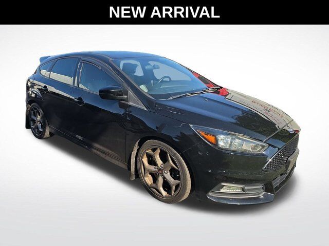 2018 Ford Focus ST — photo 1 of 6
