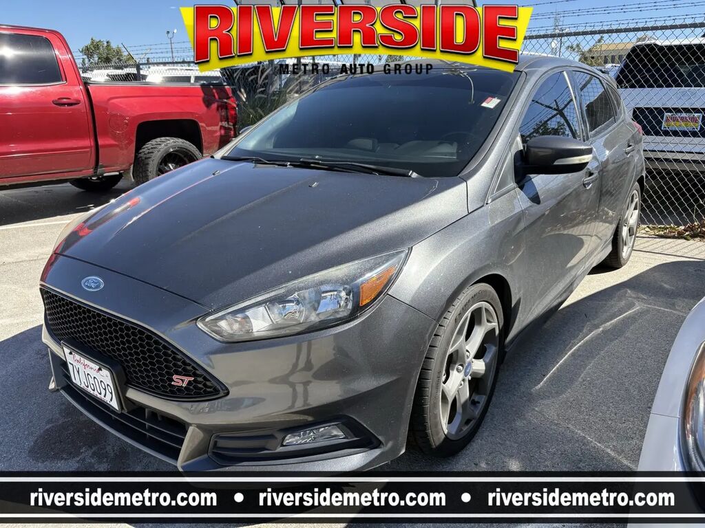 2017 Ford Focus ST — photo 1 of 4