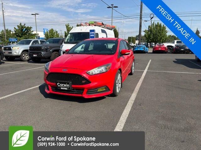 2017 Ford Focus ST — photo 1 of 39