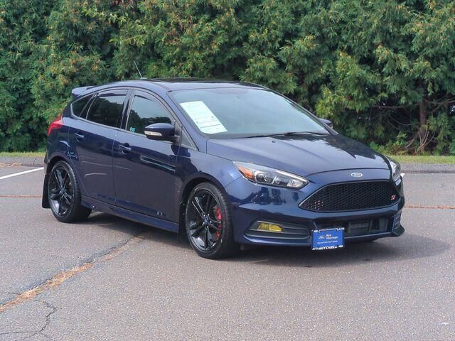 2017 Ford Focus ST — photo 1 of 26