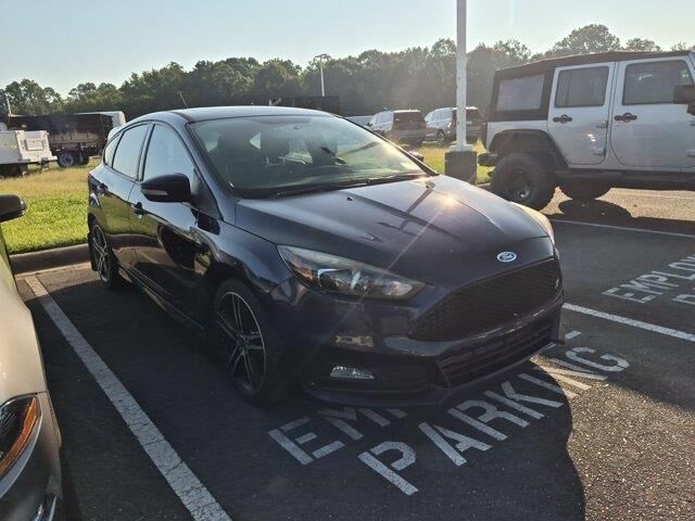 2016 Ford Focus ST — photo 1 of 5