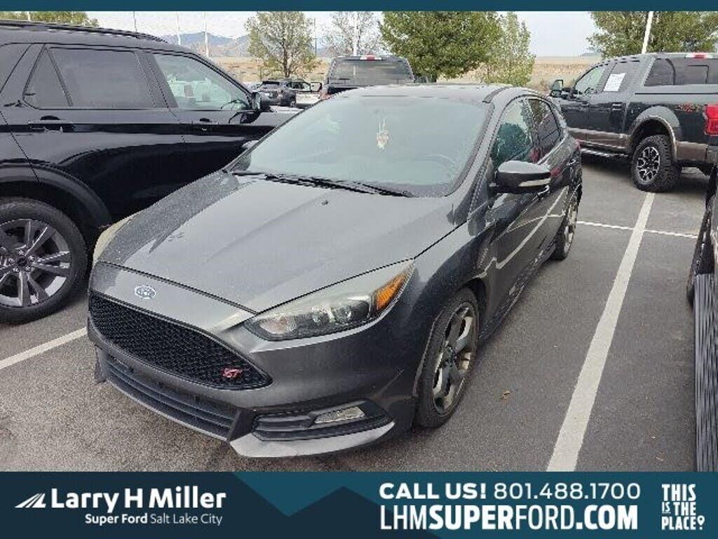 2016 Ford Focus ST — photo 1 of 27