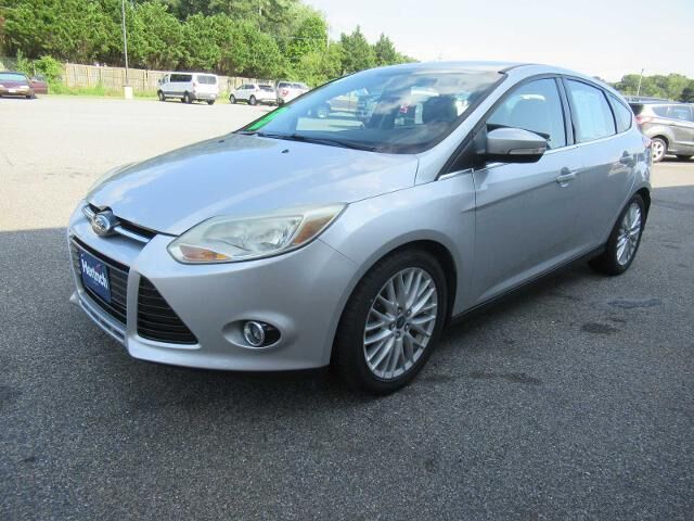 2014 Ford Focus Titanium — photo 1 of 27