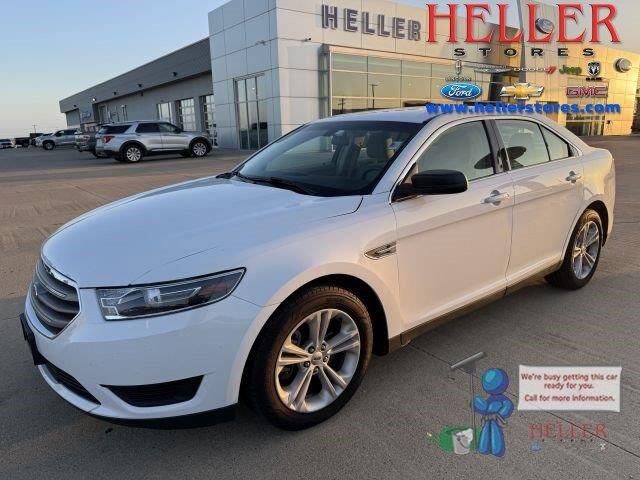 2017 Ford Taurus SE — photo 1 of 2