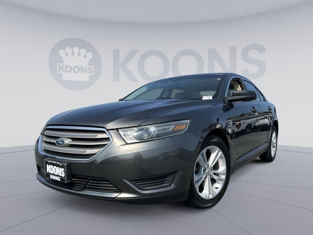 2015 Ford Taurus SE — photo 1 of 3