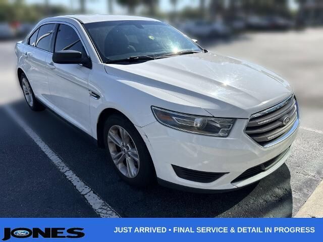 2015 Ford Taurus SE