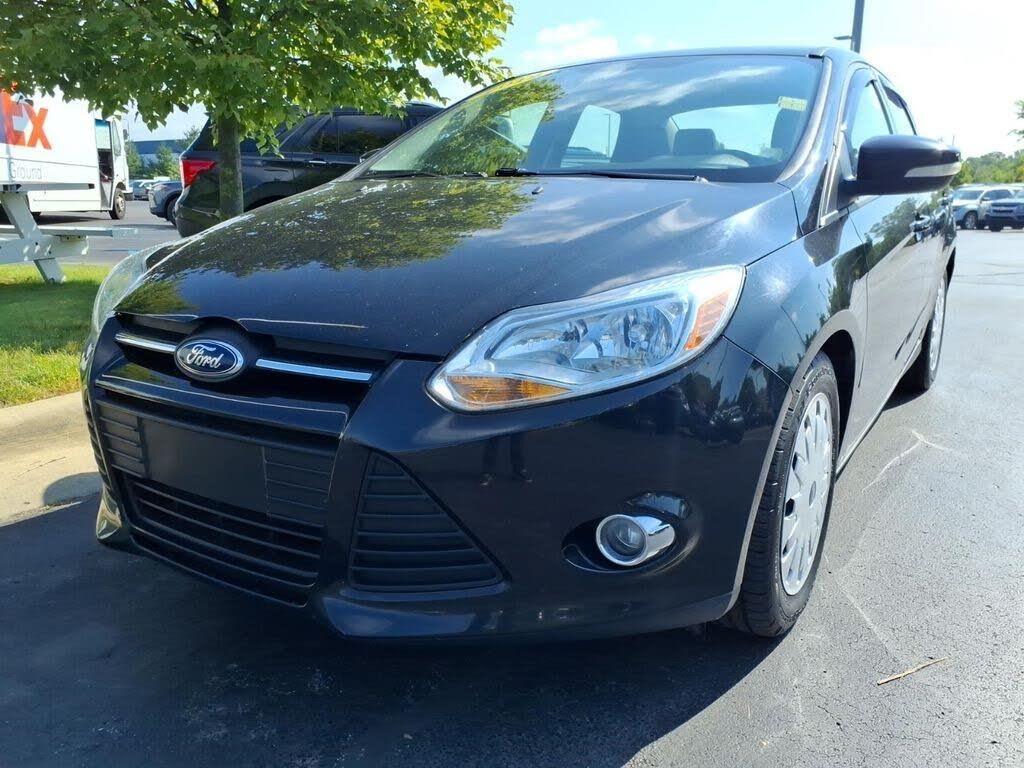 2012 Ford Focus SE — photo 1 of 25