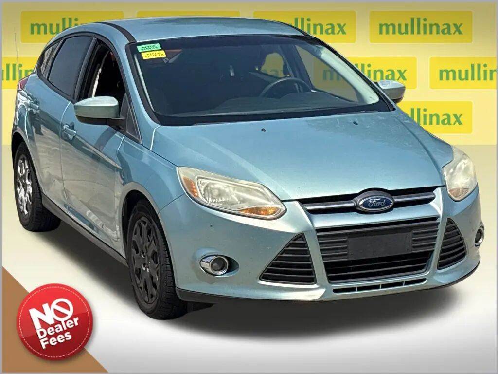 2012 Ford Focus SE — photo 1 of 19