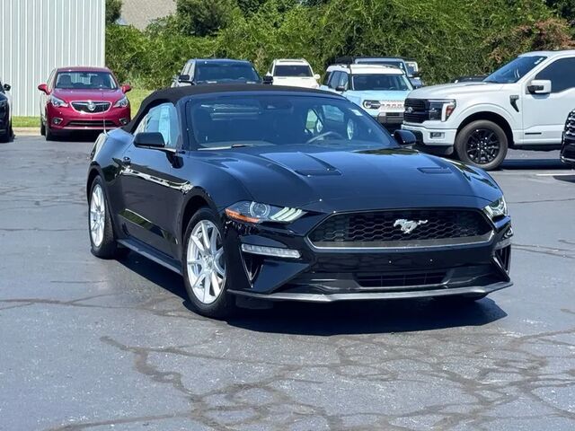 2022 Ford Mustang EcoBoost