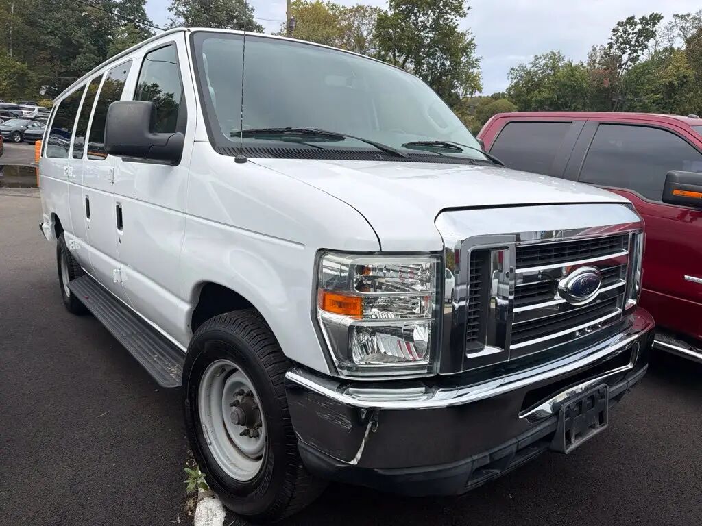 2013 Ford E-Series E-350 SD XL — photo 1 of 7