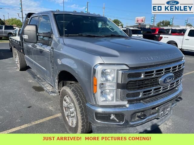 2023 Ford F-350 Super Duty Lariat — photo 1 of 4