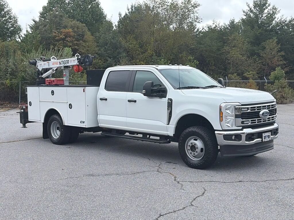 2024 Ford F-350 Super Duty Lariat — photo 1 of 13