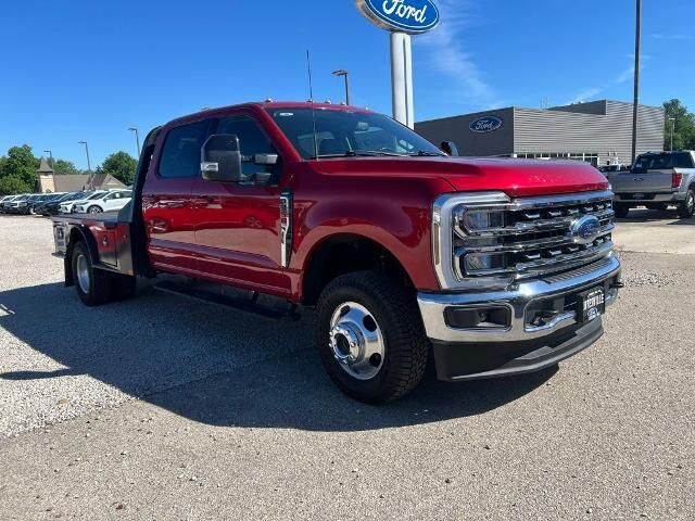 2024 Ford F-350 Super Duty Lariat — photo 1 of 13
