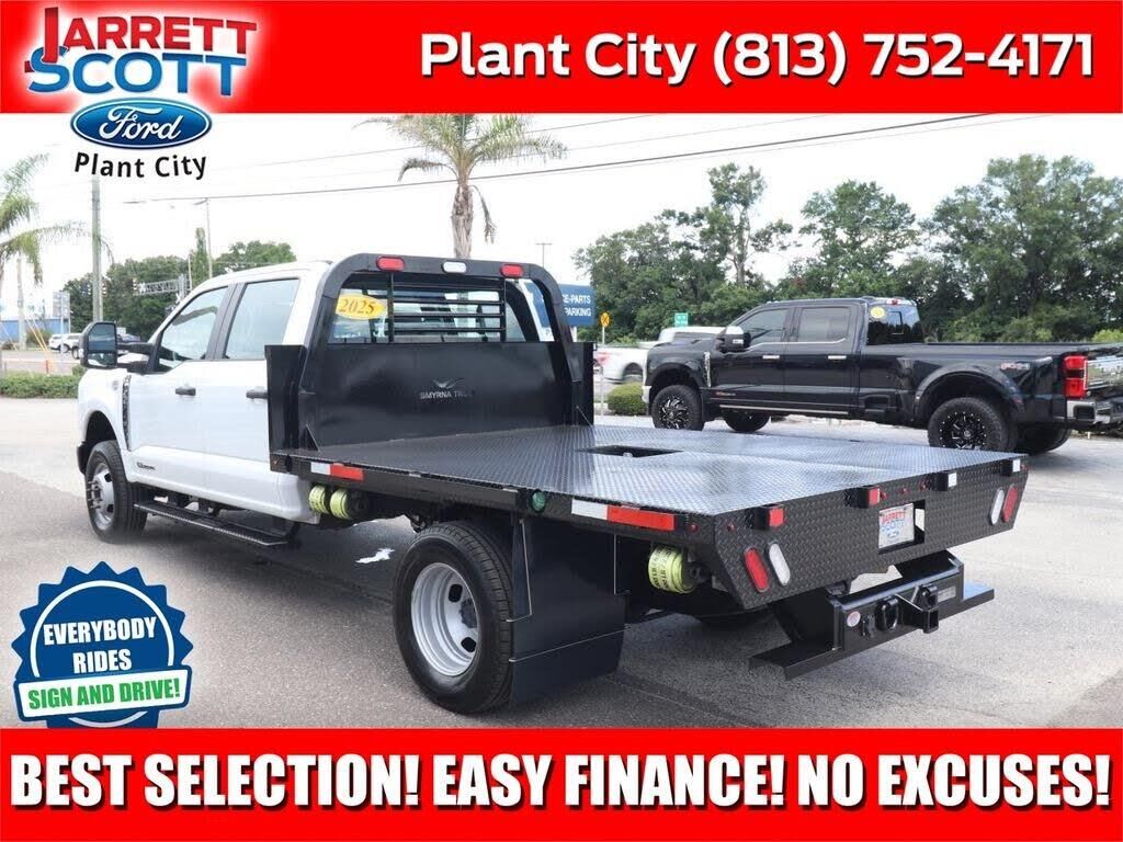 2025 Ford F-350 Super Duty Lariat — photo 1 of 1
