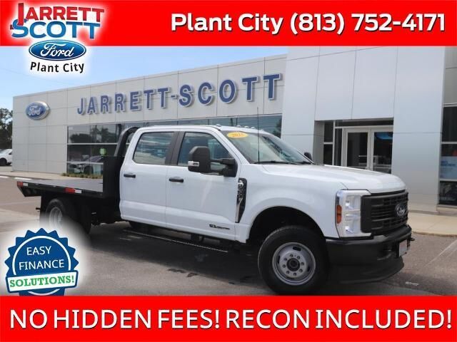 2025 Ford F-350 Super Duty Lariat — photo 1 of 13