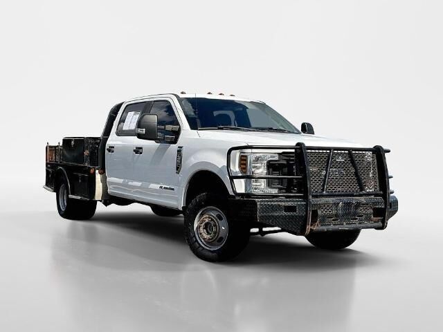 2018 Ford F-350 Super Duty Lariat — photo 1 of 13