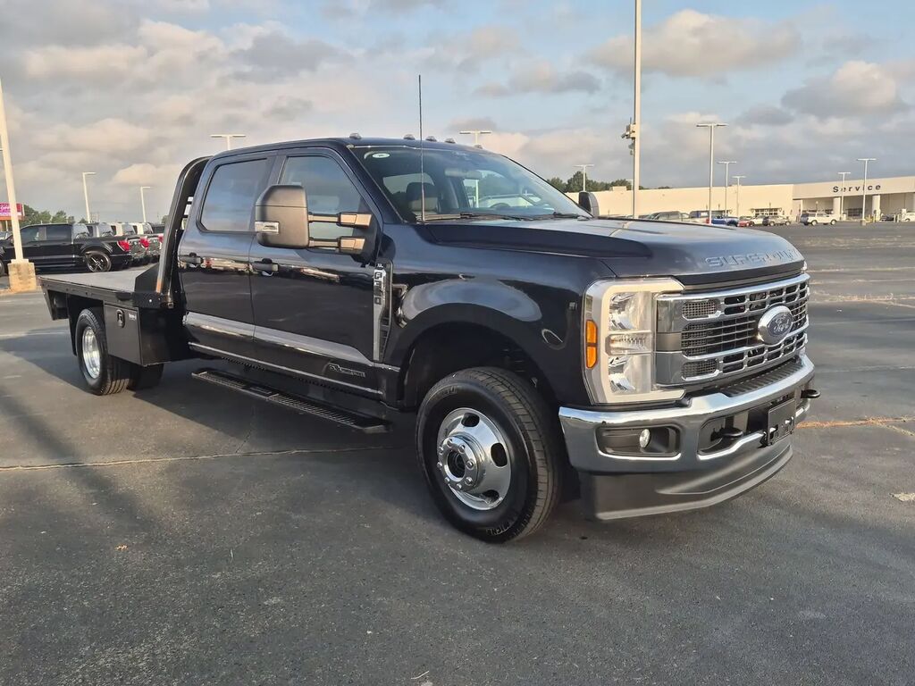 2025 Ford F-350 Super Duty Lariat — photo 1 of 13