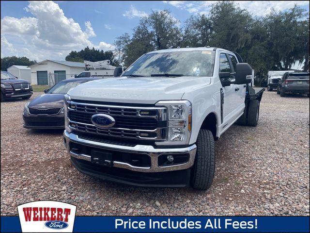 2024 Ford F-350 Super Duty Lariat — photo 1 of 5