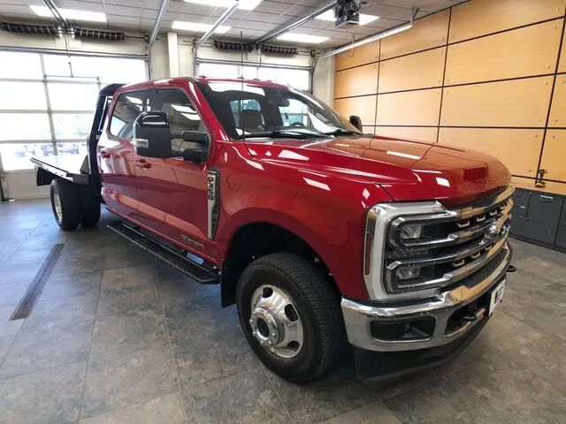 2024 Ford F-350 Super Duty Lariat — photo 1 of 13
