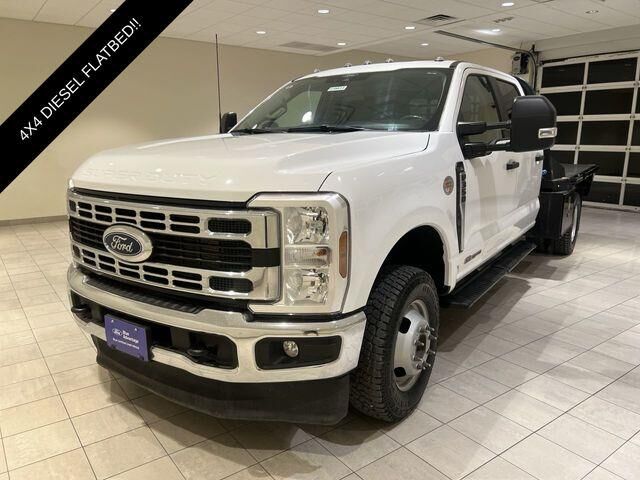 2025 Ford F-350 Super Duty Lariat — photo 1 of 13