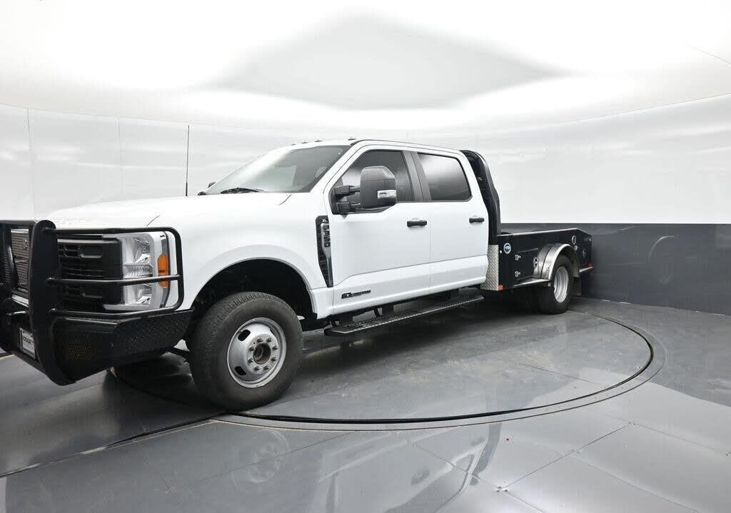 2023 Ford F-350 Super Duty Lariat — photo 1 of 1
