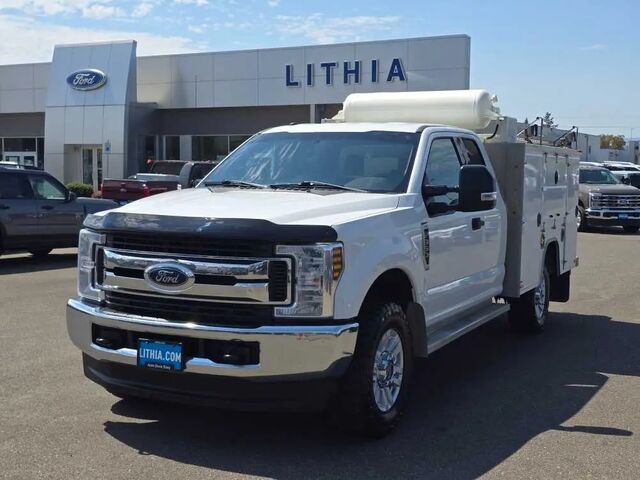 2019 Ford F-350 Super Duty XLT — photo 1 of 39