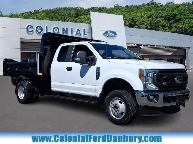 2022 Ford F-350 Super Duty Lariat — photo 1 of 13