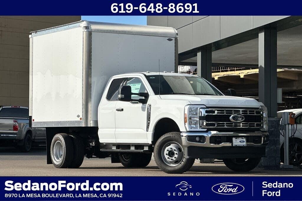 2024 Ford F-350 Super Duty Lariat — photo 1 of 14