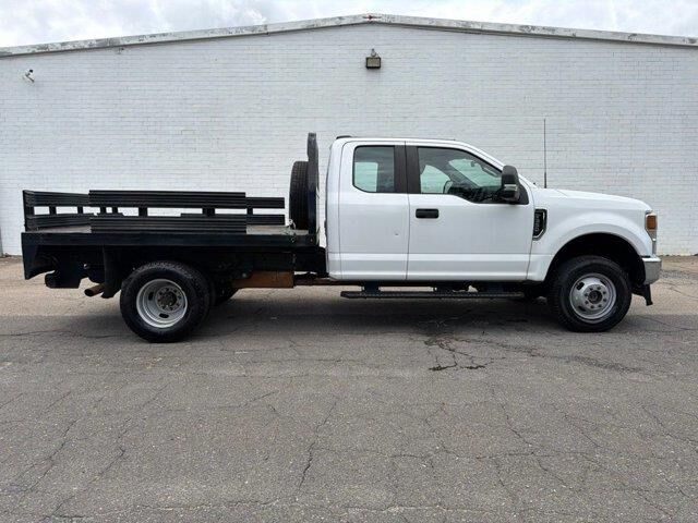2022 Ford F-350 Super Duty Lariat — photo 1 of 26